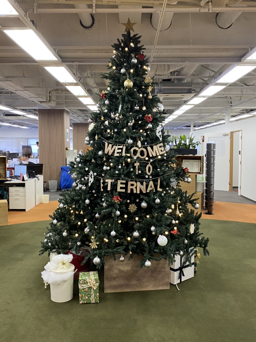Happy Holidays！神戸本部に今年もクリスマスツリーが登場 - 株式会社